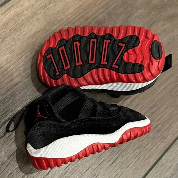 Nike Jordan 11 Retro Kids Black and Red Sneakers - Picture 5 of 6